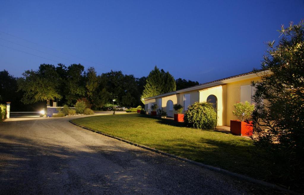 Logis Hotel Corintel Bordeaux Est Tresses Екстериор снимка