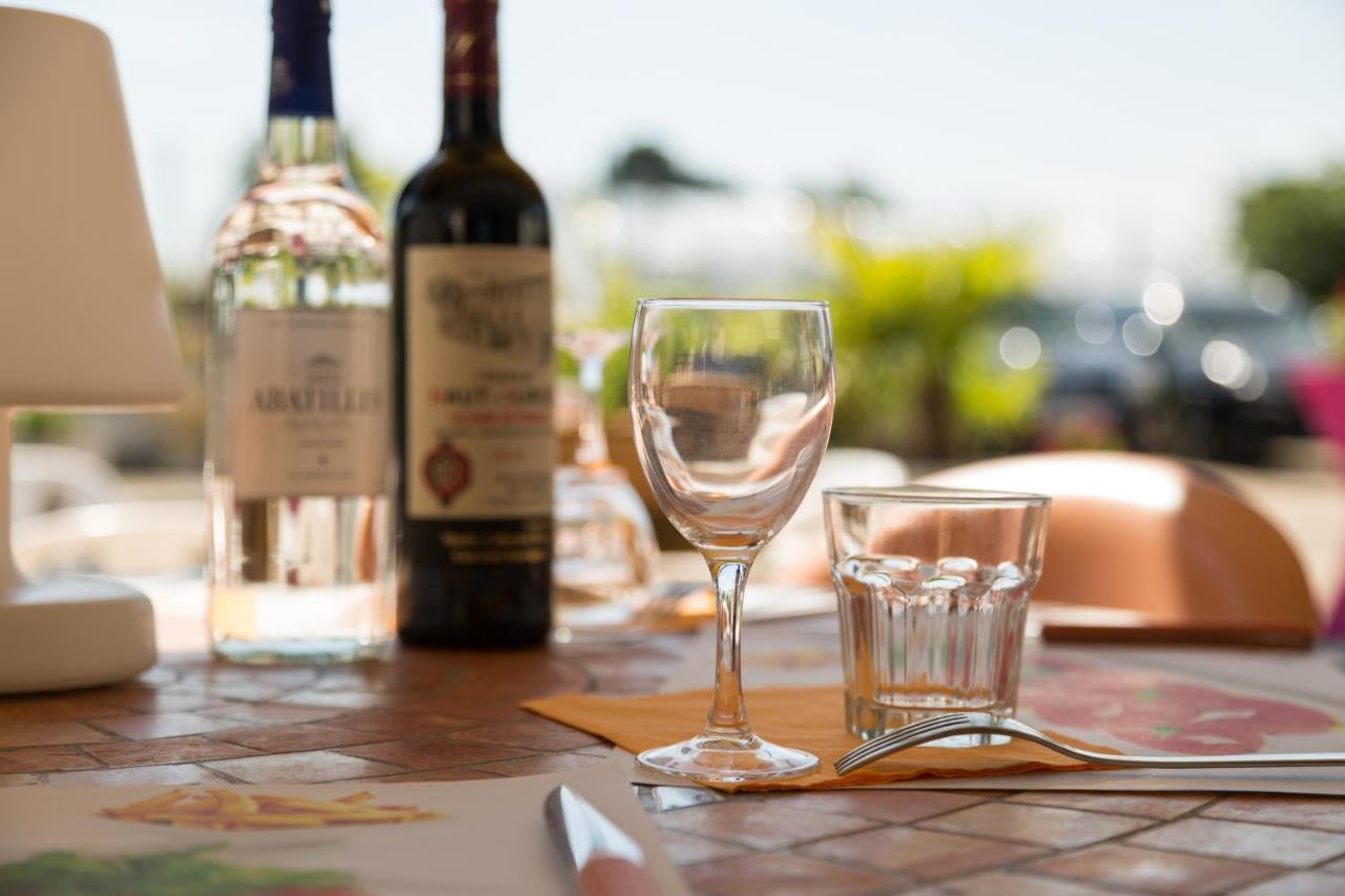 Logis Hotel Corintel Bordeaux Est Tresses Екстериор снимка
